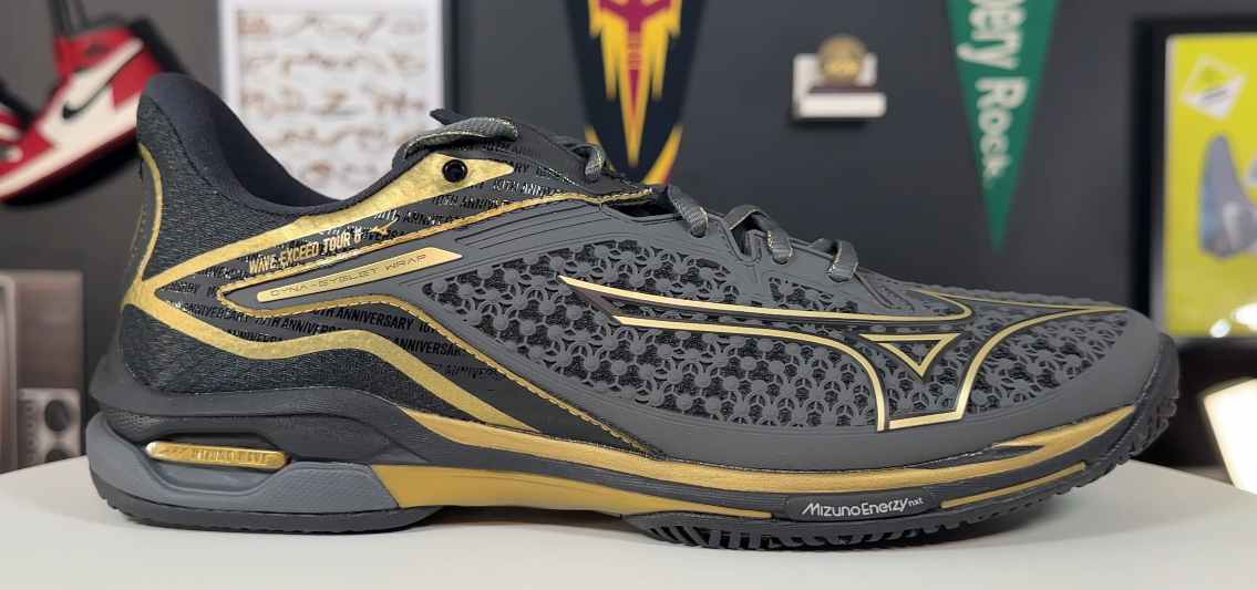 Mizuno Wave Exceed Tour 6 pickleball shoes designed for agility and comfort on the court.